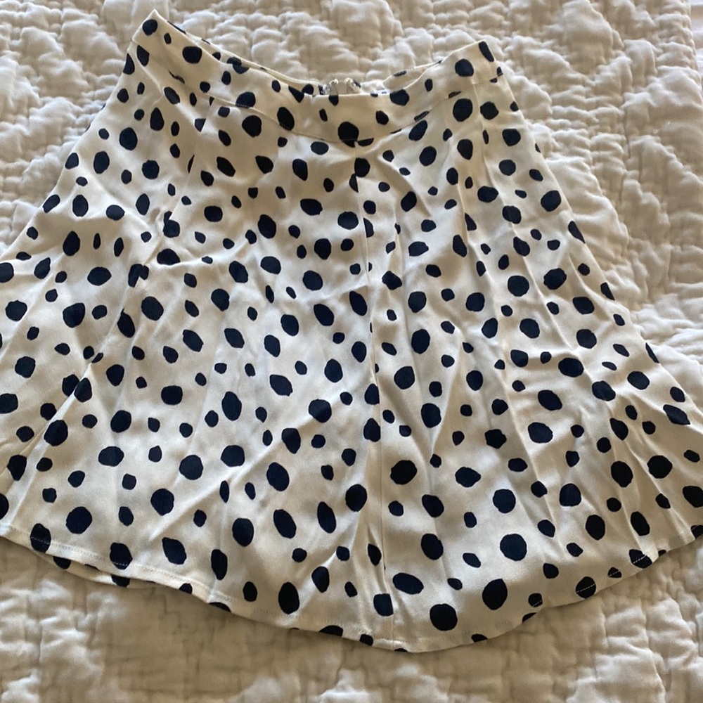 Reformation pops for skirt